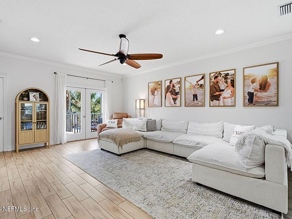3rd image of 209 7TH Avenue S