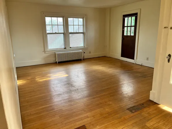 307 Dodge St, Watertown, WI 53094