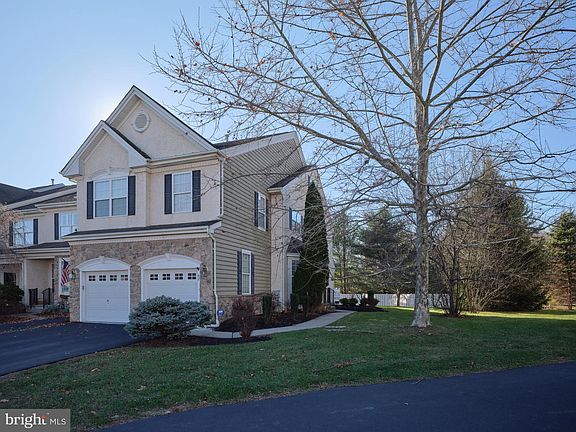 3rd image of 62 Brecknock Ct