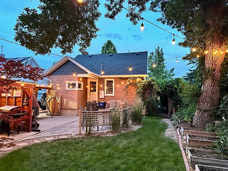 1st image of 831 E Gregson Ave