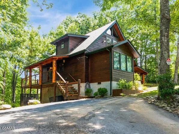 514 Deer Path Ln, Gatlinburg, TN 37738