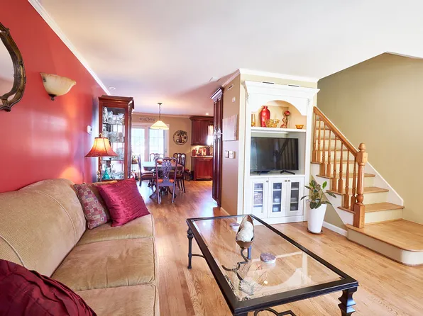 1594 Independence Avenue image 5 of 26