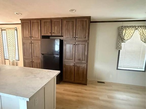 3rd image of 1800 E Jordan Rd