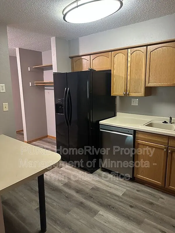 2 bed, 1.0 bath, 910 sqft, $1,349 — Photo 2