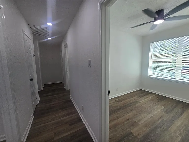 5102 Avenue L — Photo 29