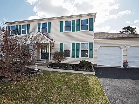 4th image of 1009 Sheila Dr