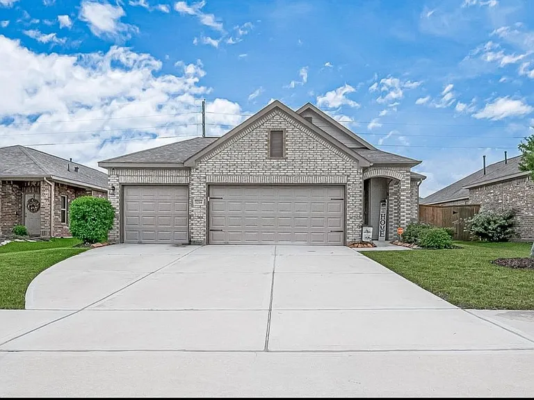 1214 Red Hills Dr — Photo 1