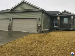 1009 Autumn Rd, Hickman, NE 68372