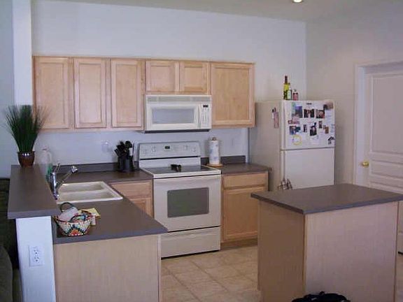 3rd image of 41222 N HUDSON Terrace