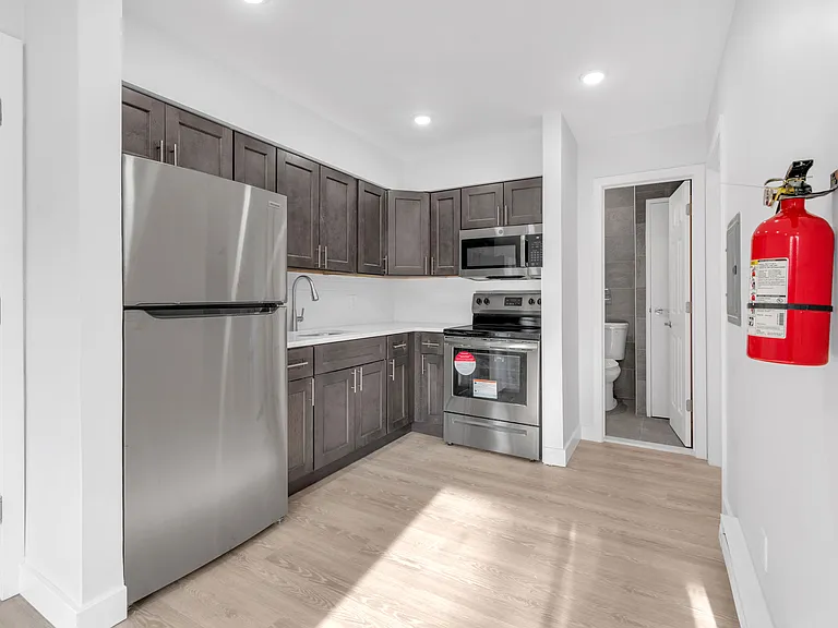 557 S Broad St #C2 — Photo 8