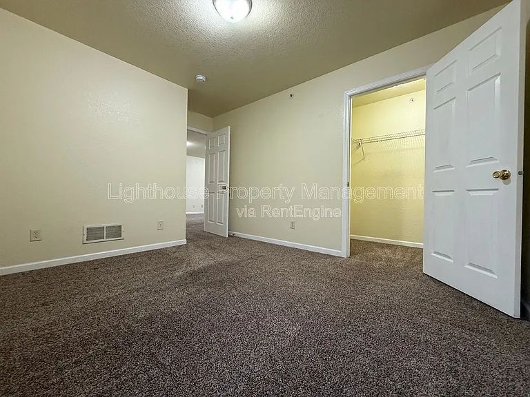 860 Marquette Ave #15 — Photo 8