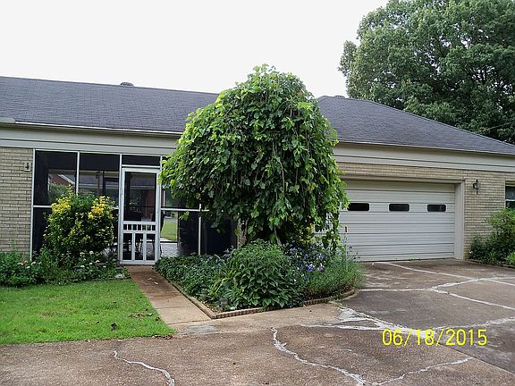 Screened Patio/Double garage