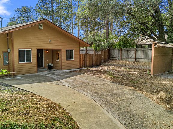 4th image of 4612 S Point Rd