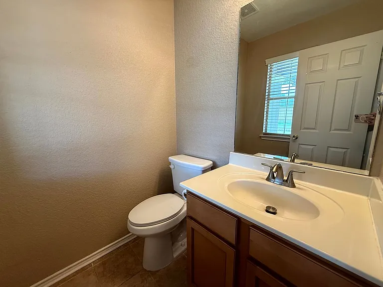 15523 Jane Grv — Photo 4