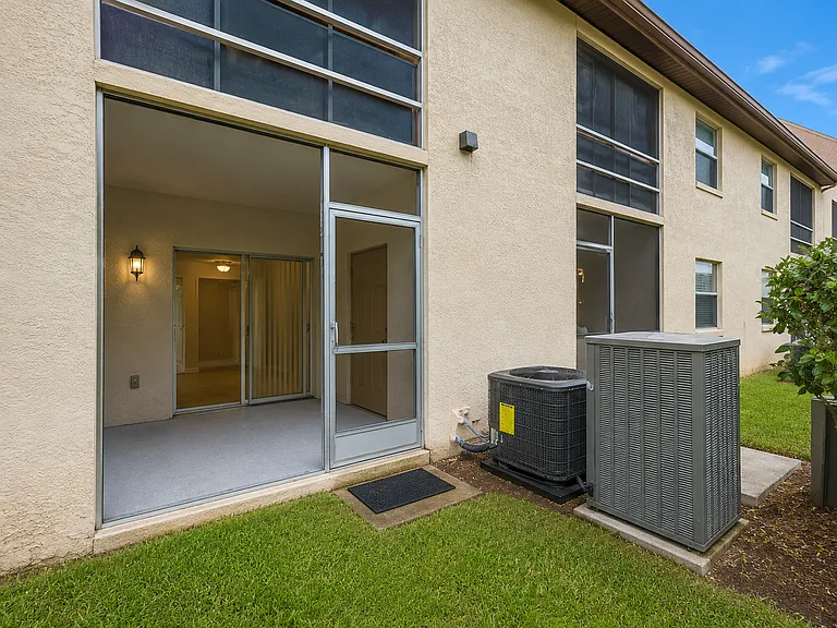 3118 Sir Hamilton Cir #4 — Photo 12