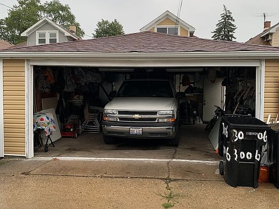 3rd image of 3006 N Nagle Ave