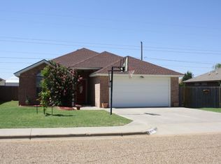 813 11th St, Wolfforth, TX 79382