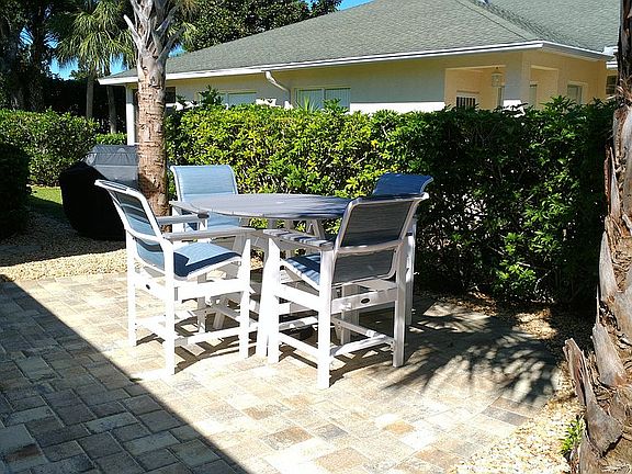 4th image of 1117 Yosemite Dr
