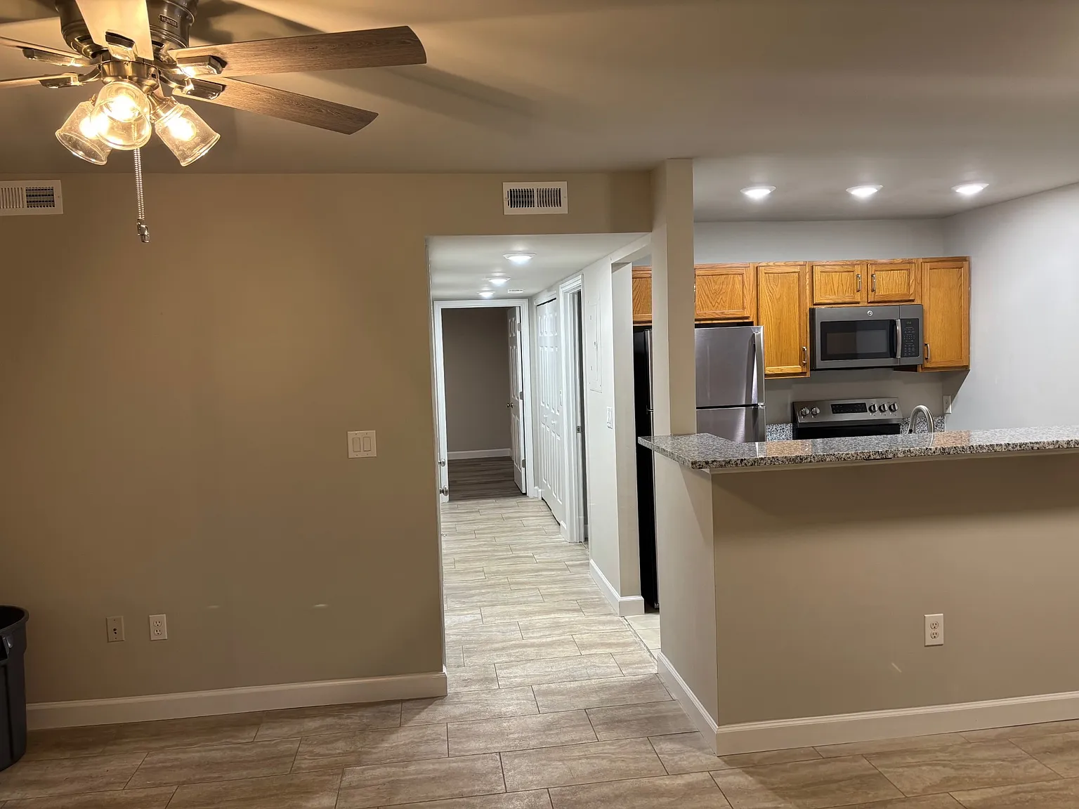 2 bed, 900 sqft, $1,350 — Photo 3