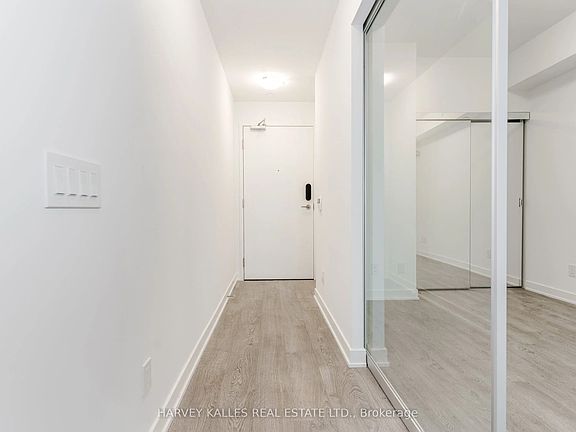 2nd image of 543 Richmond St W #410