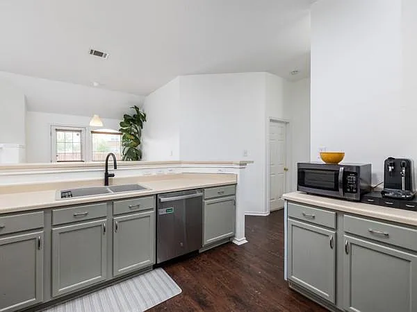 536 W Metcalfe St — Photo 14