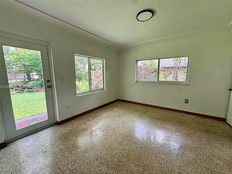 8440 NE 1st Ave #5 — Photo 5