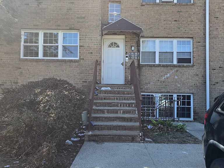 15 College Dr #15 — Photo 1
