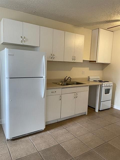 1st image of 2809 Sydney St #2
