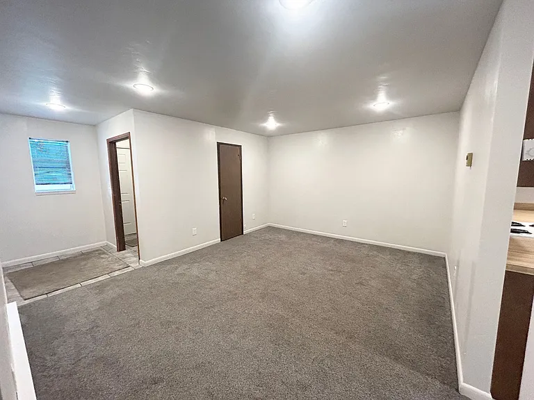 640 W Valley Dr — Photo 20