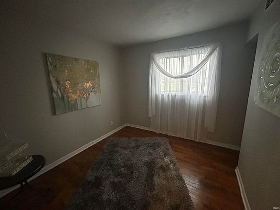 5th image of 513 W Washington St
