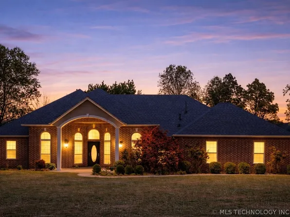 9917 E Shadowlake Dr, Claremore, OK 74017