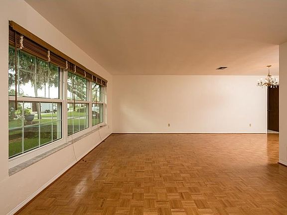 3rd image of 2069 Tanglewood Way NE