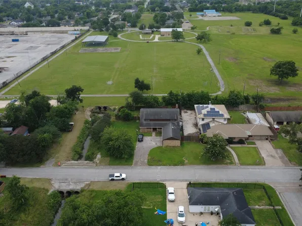 1609 Leggett Dr, Galena Park, TX 77547