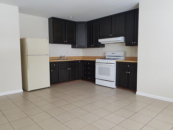 4th image of 1700 Hermon Ave