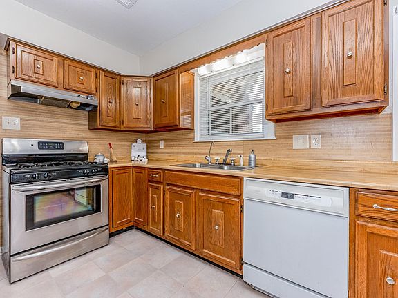 2nd image of 2503 Cunningham Dr