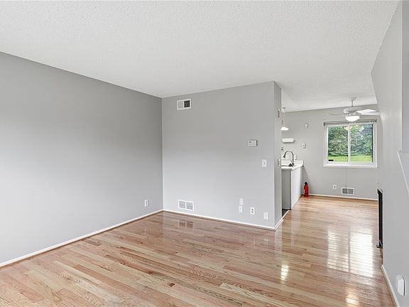 4th image of 292 Surrey Hill Way