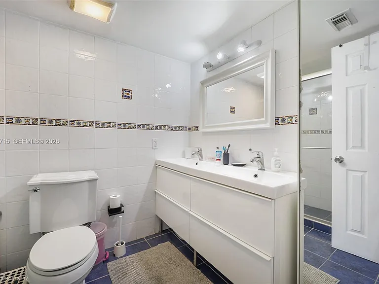 1801 S Treasure Dr #421 — Photo 9