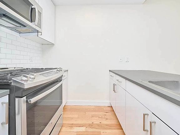 5th image of 2211 3rd Ave #4L