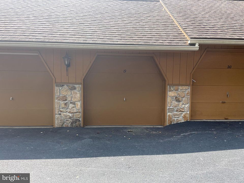 2nd image of 19 Valley Stream Ln