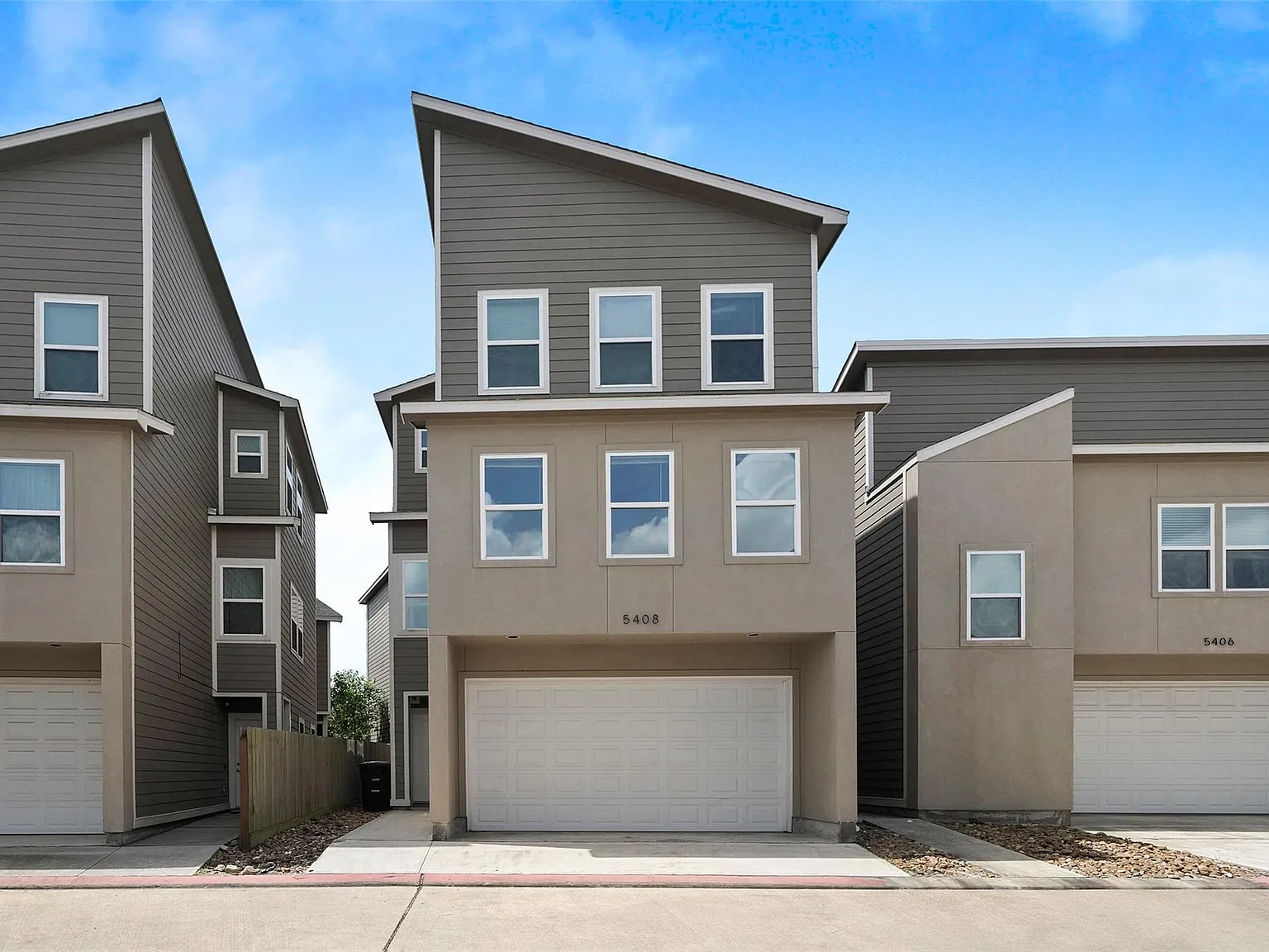 4 bed, 4.0 bath, 2019 sqft, $2,500 — Photo 2