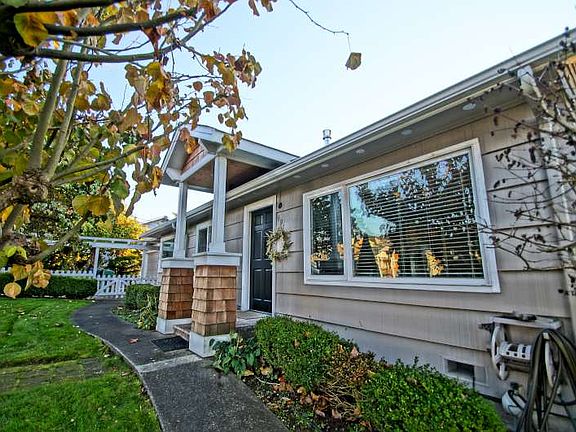 4th image of 691 16th Ave W