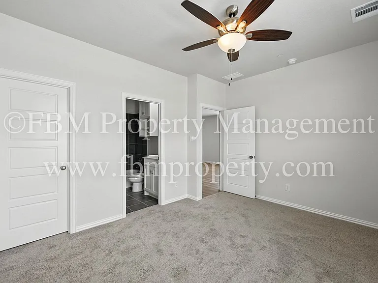 2121 Luna Dr — Photo 6