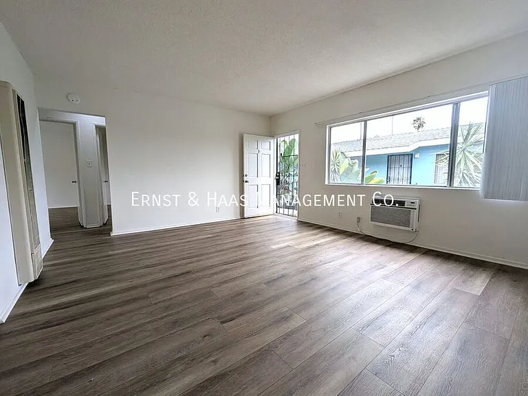1006 E 32nd St #D — Photo 3