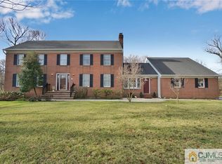 121 Hoffman Rd, Monroe Township, NJ 08831