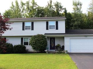 1385 Brookedge Dr, Hamlin, NY 14464
