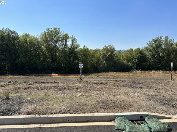 3063 NW Shadden Dr #60, McMinnville, OR 97128