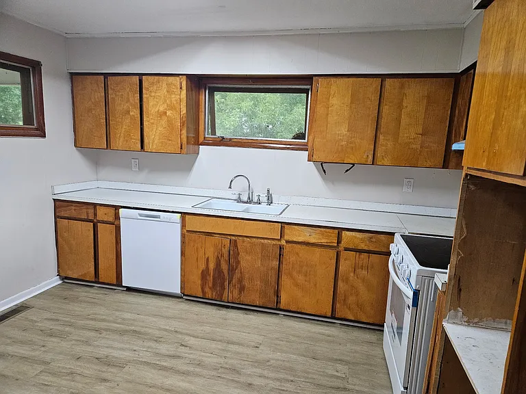 729 Maxanna Dr — Photo 3