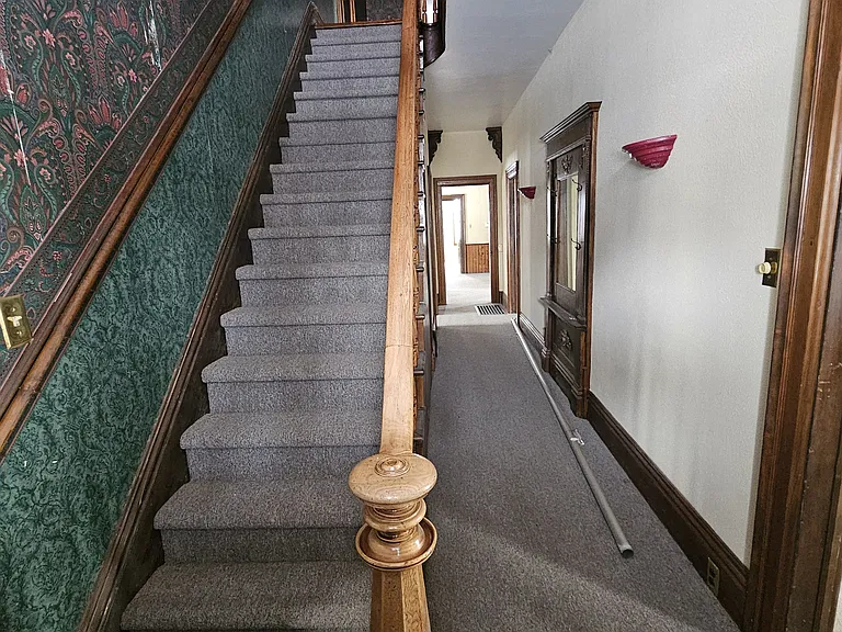 320 S State St — Photo 11
