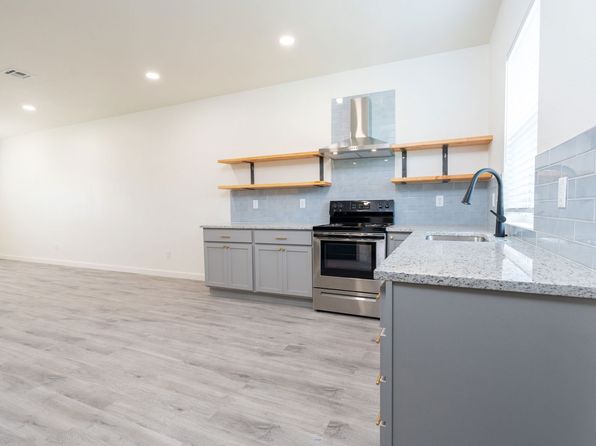 2885 N Oliver St #400