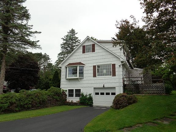 4th image of 27 Meadow Ln